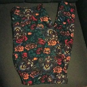 ⭐ NWOT Lularoe Rose Patterned Leggings